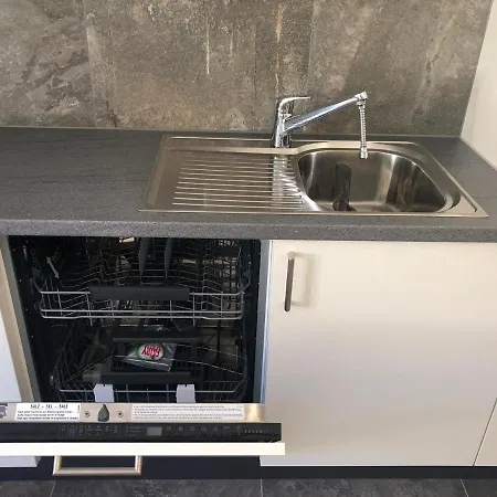 Vevey Hostel بيت شباب *
